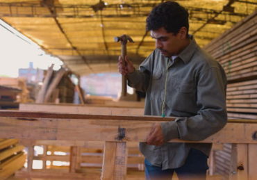 les charpentiers à Écully proposent une variété de traitements du bois pour répondre à tous les besoins