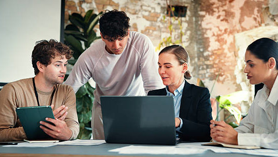 L’Animation Réseaux Sociaux Paris repose sur une approche analytique, où chaque post, story ou campagne est suivi grâce à des KPI