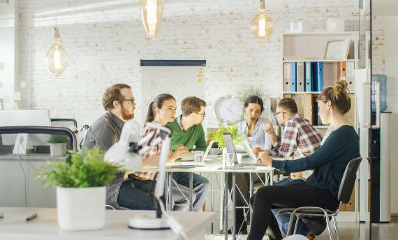 Les campagnes Google Ads Lyon s’intègrent parfaitement dans cette logique lorsqu’elles sont conçues comme un levier