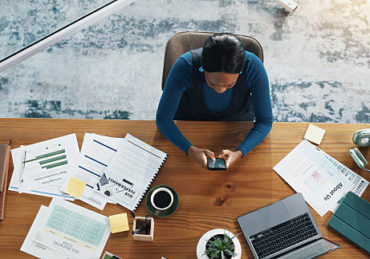 Dans le suivi des performances de vos campagnes Google Ads Lyon, le taux de clics, ou CTR, constitue un premier signal